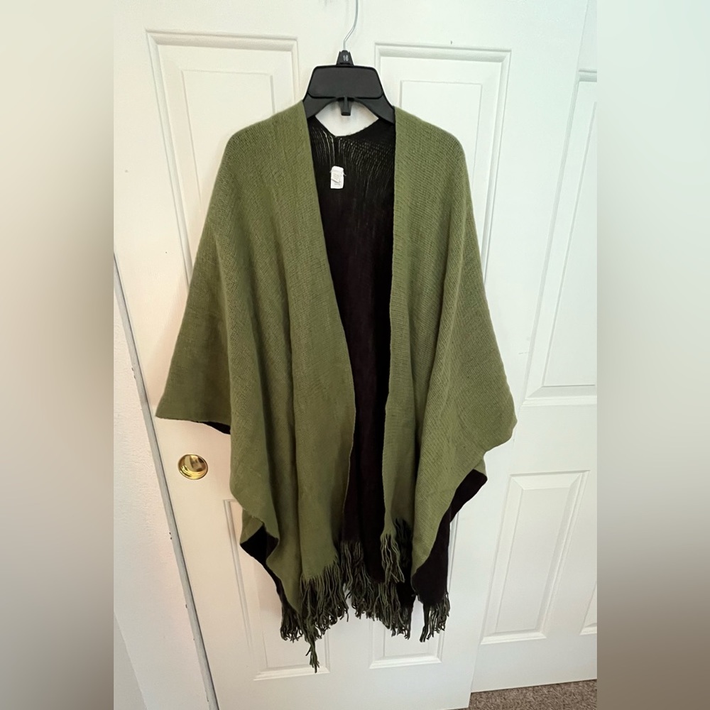 Charming Charlie | Green Knit Poncho